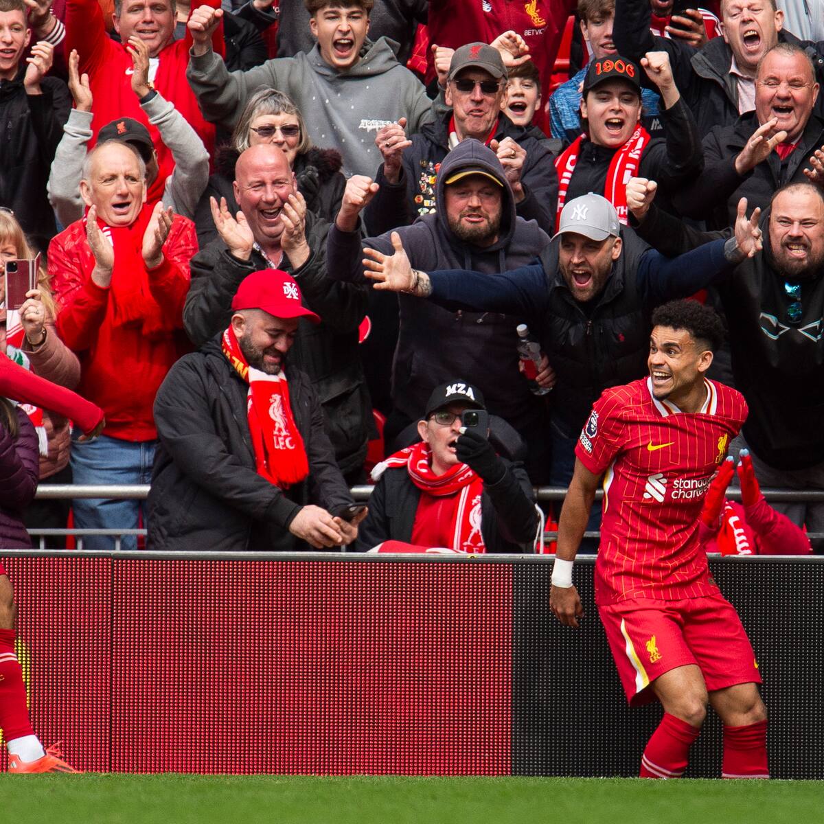 ¡Qué definición! Golazo de Luis Díaz para decir presente con el Liverpool