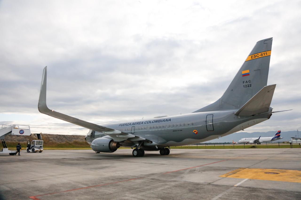 Avión con colombianos deportados.