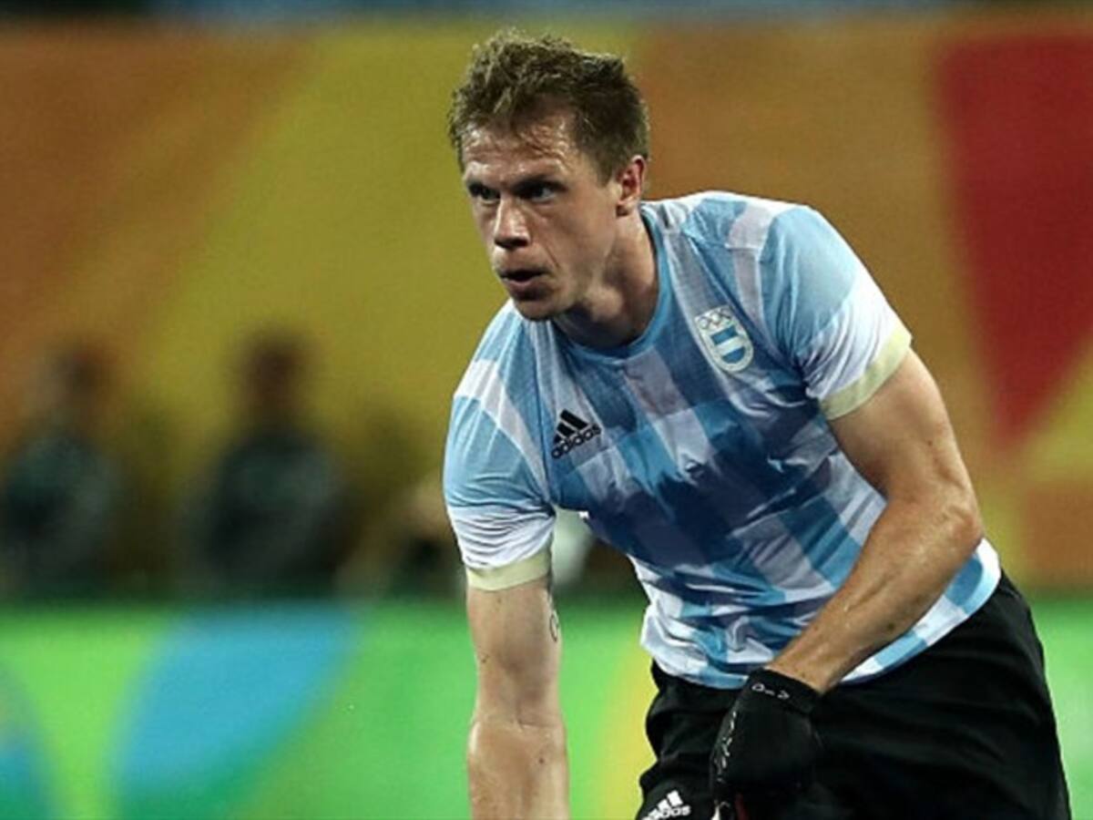 Jugador argentino es sancionado por golpear a oponente que estaba herido en suelo