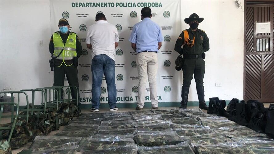 Policía incauta prendas militares en Tierralta, Córdoba.Foto:prensa Policía.
