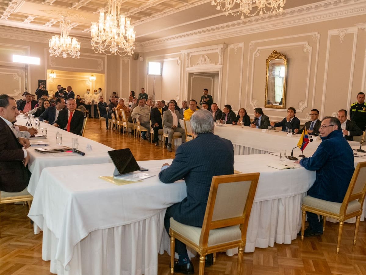 Reunión entre Gustavo Petro y gremio de taxistas terminó con opiniones divididas