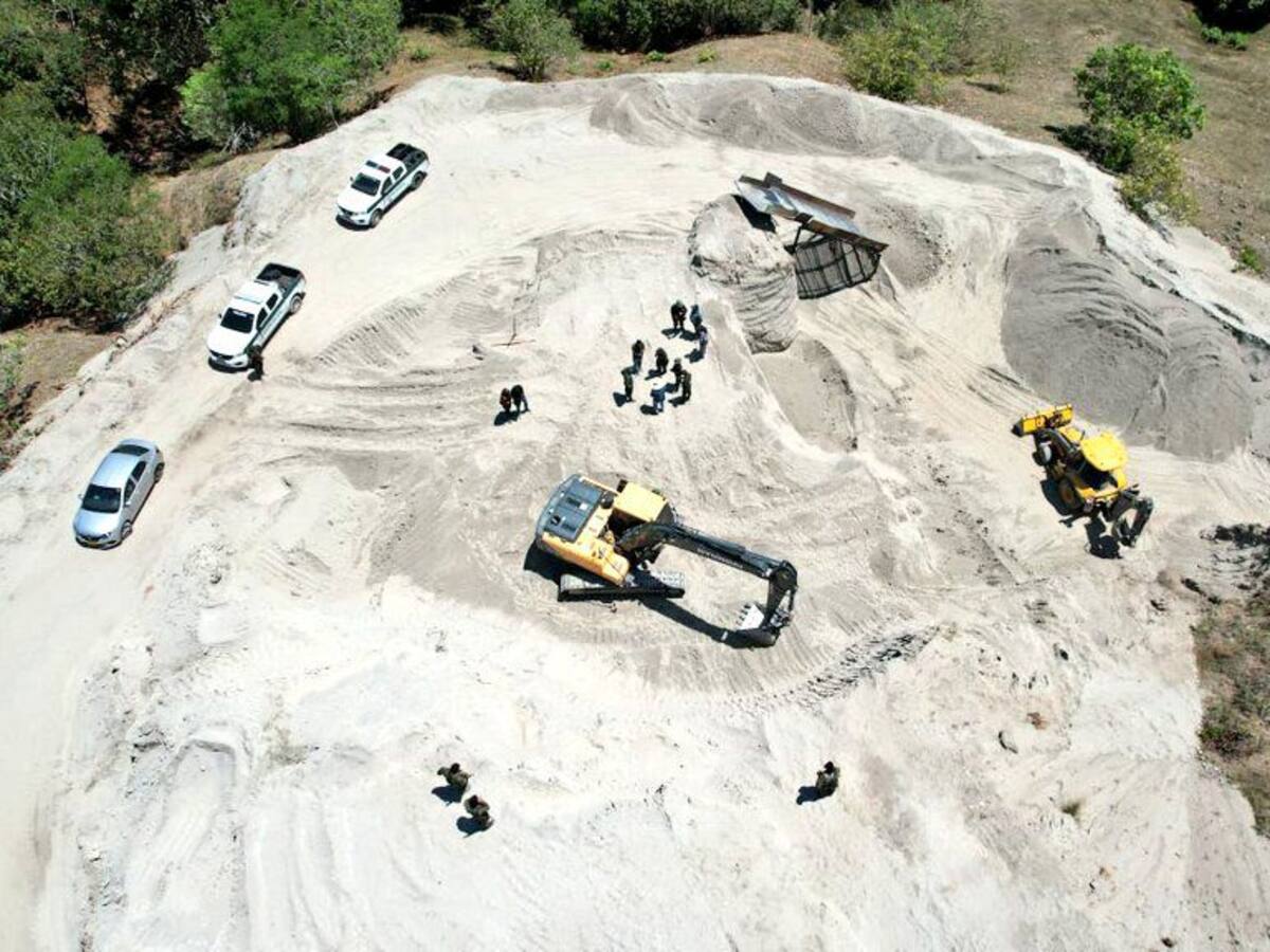 Capturan a cuatro sujetos por explotación ilegal de material de arrastre en Suárez, Tolima