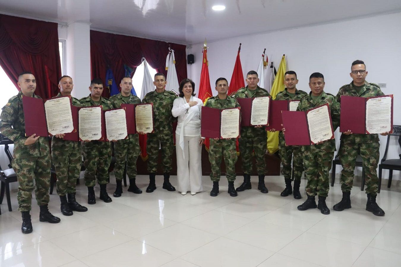 Condecoran a integrantes del grupo MARTE del Ejército Nacional