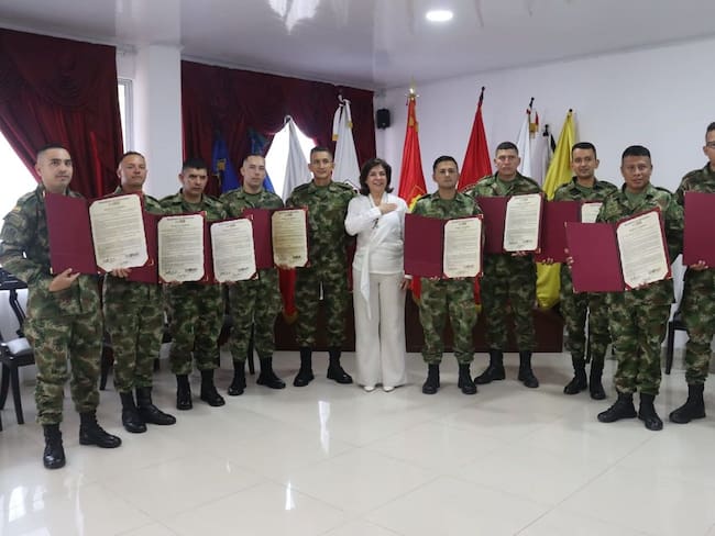 Condecoran a integrantes del grupo MARTE del Ejército Nacional 