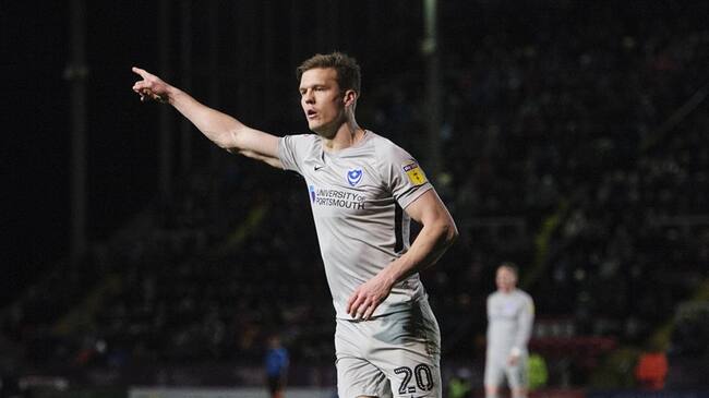 El futbolista Sean Raggett, portero del Portsmouth de Inglaterra, ha sido noticia en las últimas horas por su inusual caso de contagio de coronavirus (Covid-19). Foto: Getty Images