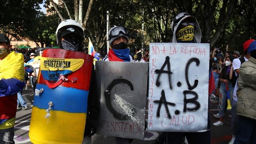 En Sigue La W, el senador y el abogado Hernán Cadavid hablaron sobre la primera línea de los manifestantes. . Foto: Colprensa - Camila Díaz