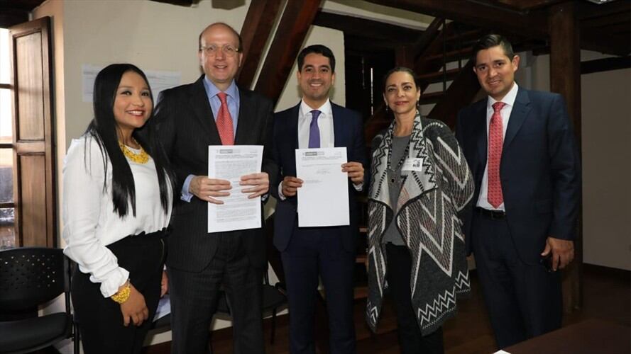 Alcalde (e) de Santa Marta logra convenios para proyectos de vivienda. Foto: Cortesía Alcaldía de Santa Marta