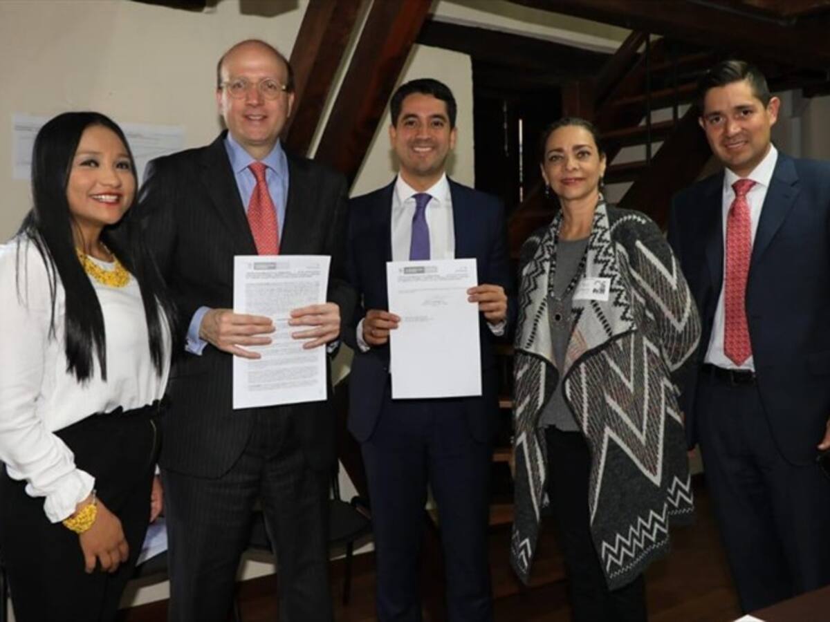 Alcalde (e) de Santa Marta logra convenios para proyectos de vivienda