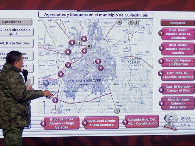 Luis Cresencio Sandoval, secretario de la Defensa Nacional, durante una rueda de prensa matutina en Palacio Nacional en la Ciudad de México, tras la recaptura de Ovidio Guzmán, hijo del narcotraficante Joaquín ''El Chapo'' Guzmán en el Estado de Sinaloa. Foto de Gerardo Vieyra/NurPhoto vía Getty Images.