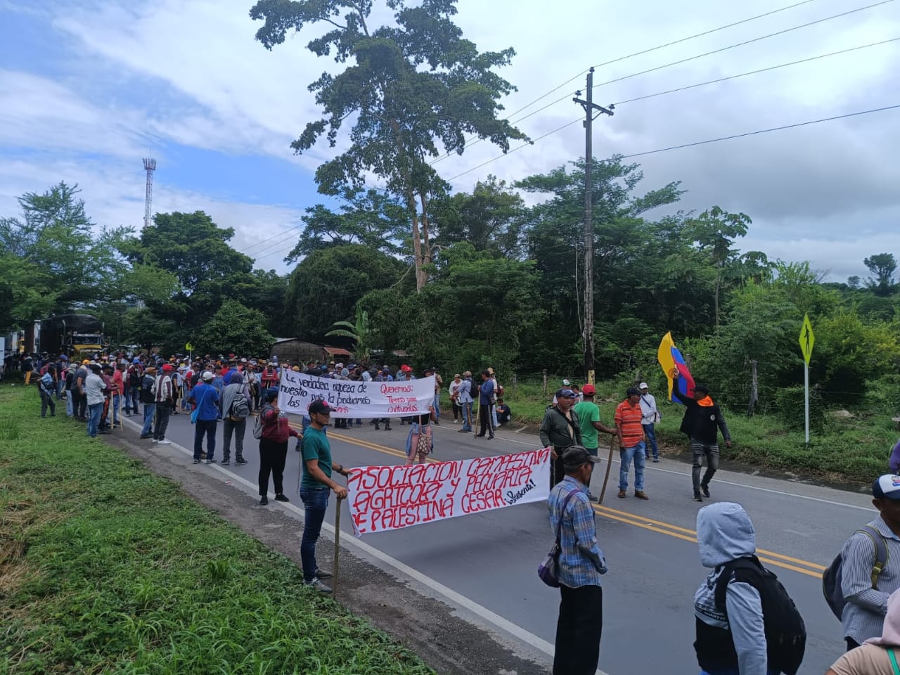 Campesinos cerraron vía a la costa a la altura de Pailitas, Cesar (Foto:Coordinador Nacional agrario)