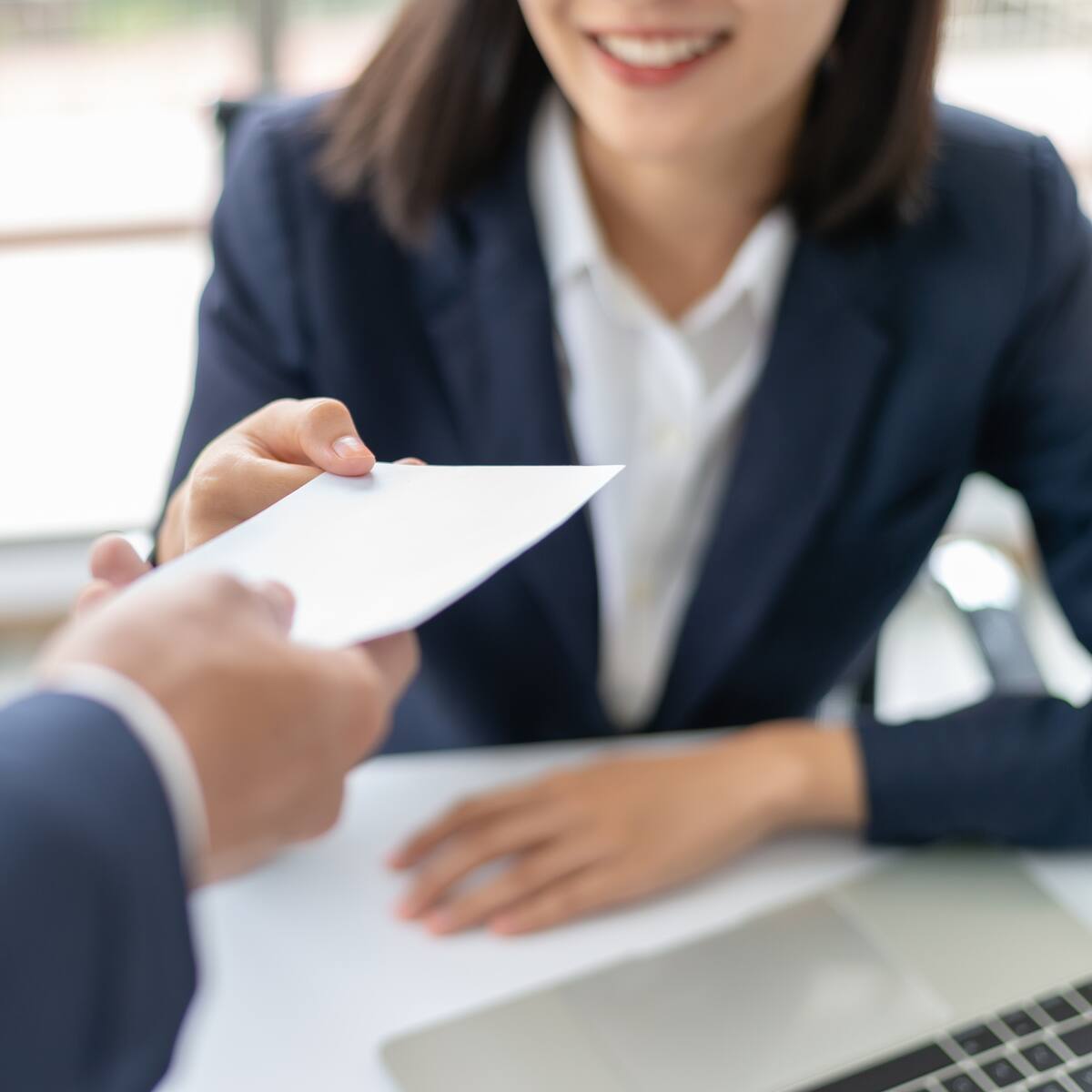 ¿Qué trabajadores tienen derecho al bono de dotación en Colombia? MinTrabajo reveló los casos