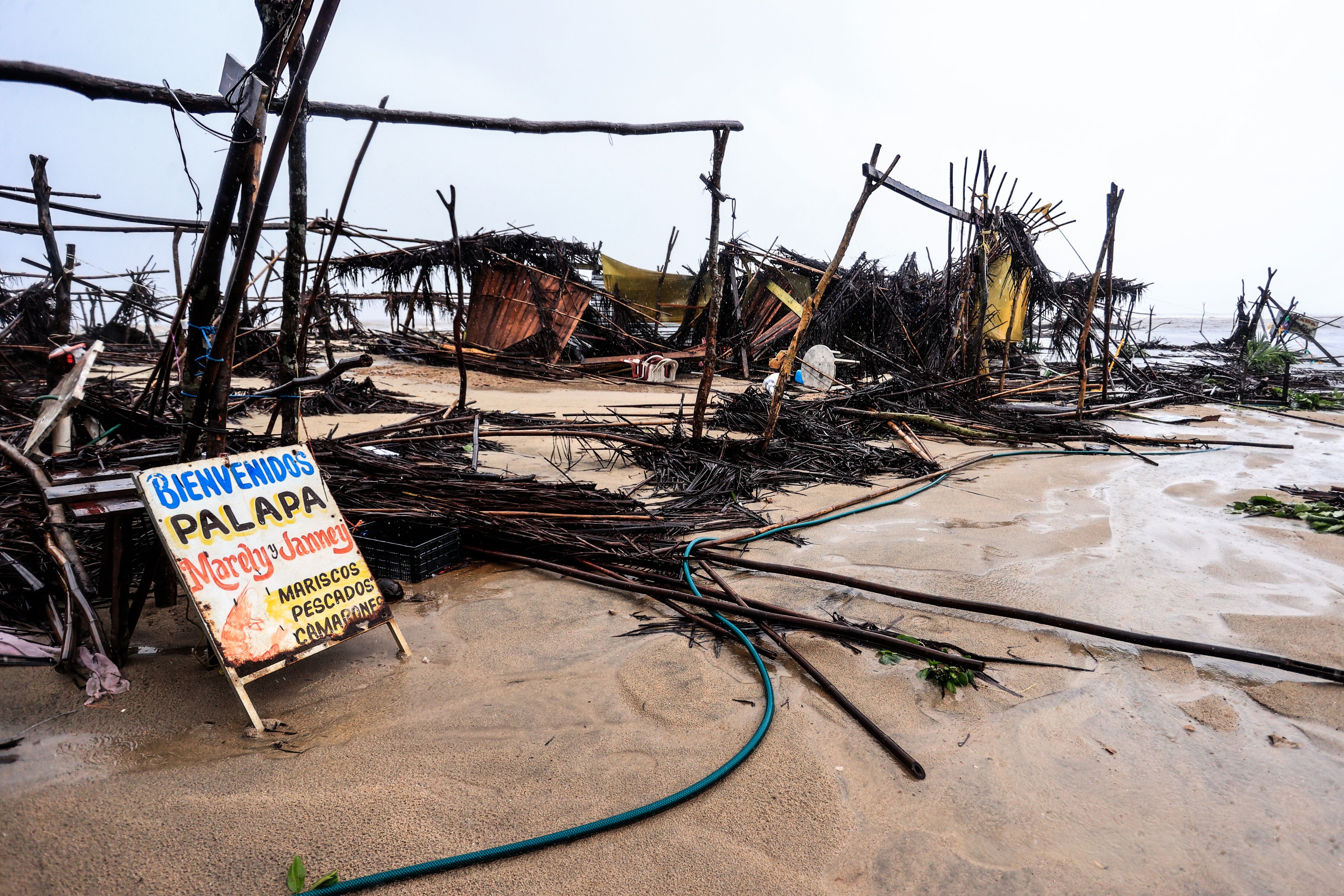 Huracán John. I Foto: EFE/ David Guzmán.