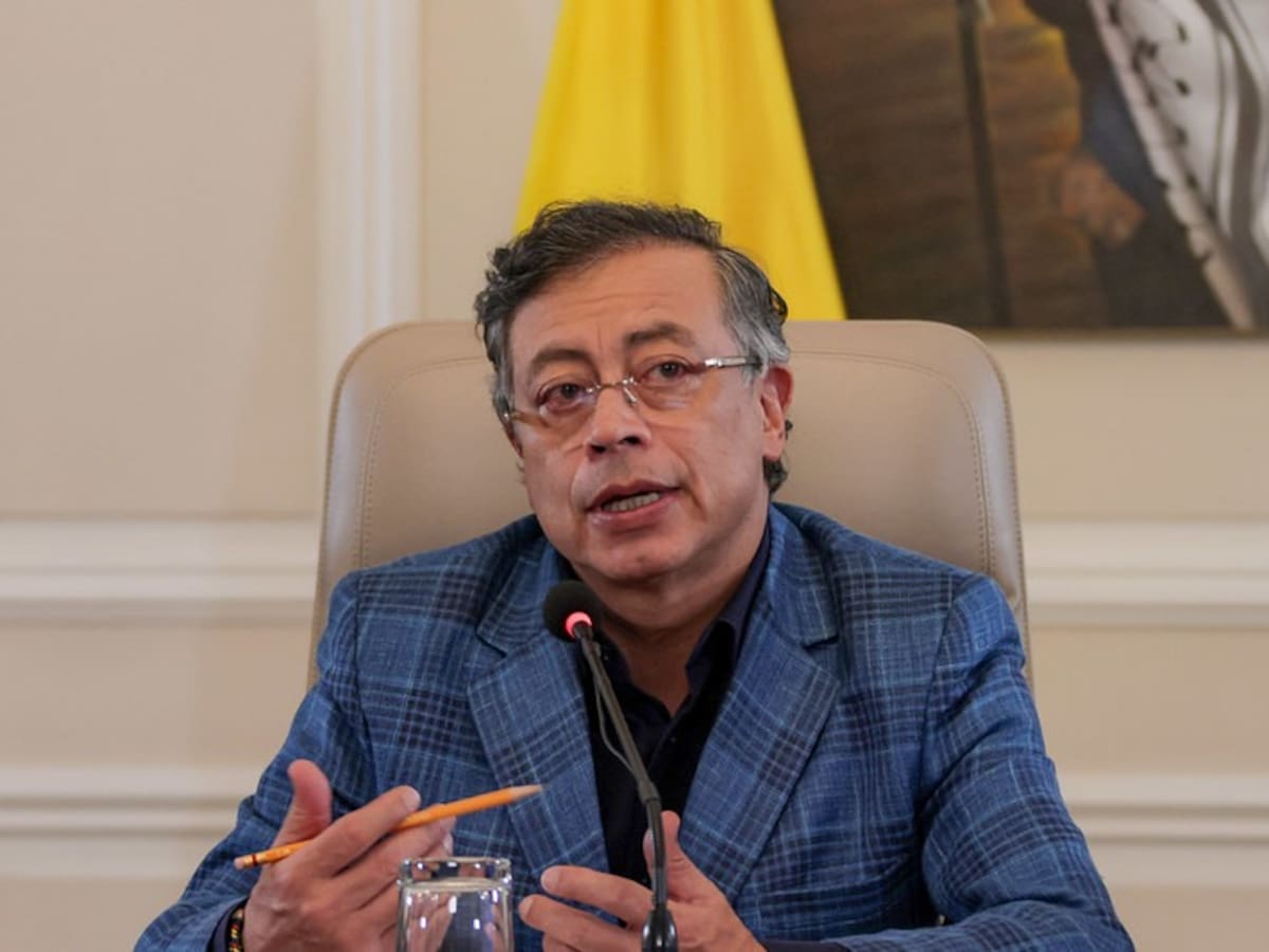 Petro denuncia oligopolio en medicamentos y exige bajar tarifas de energía: “Eso es un absurdo”