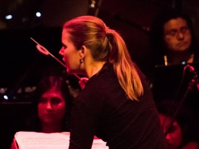 Elisa Vegas dijo en La W que las orquestas deben adaptarse las nuevas realidades.. Foto: Facebook: Elisa Vegas - Directora de orquesta/ Conductor