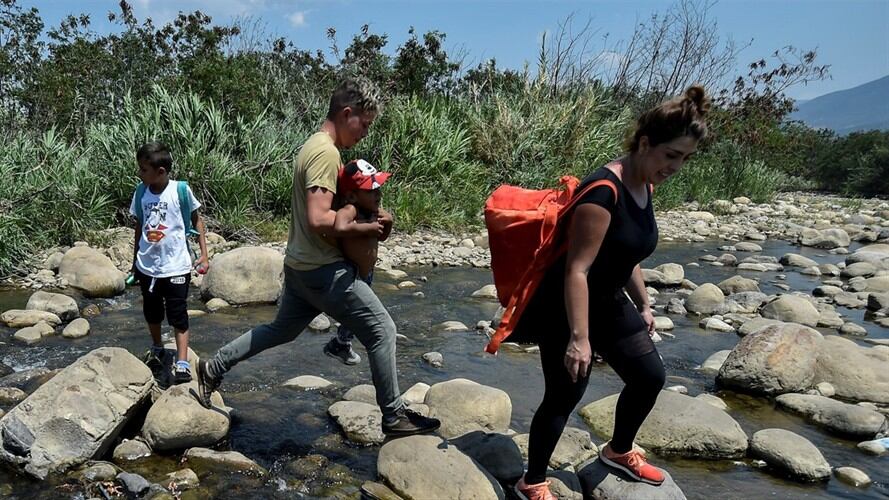 Paso por los pasos irregulares . Foto: Colprensa