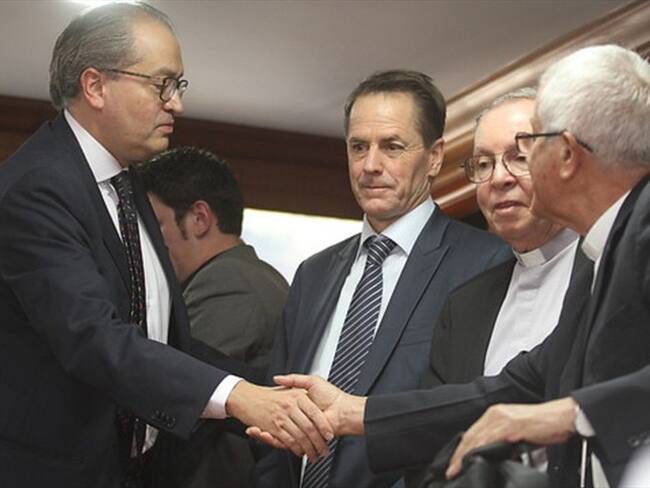 Reunión entre delegados del gobierno y Buenaventura en la Procuraduría. Foto: Colprensa