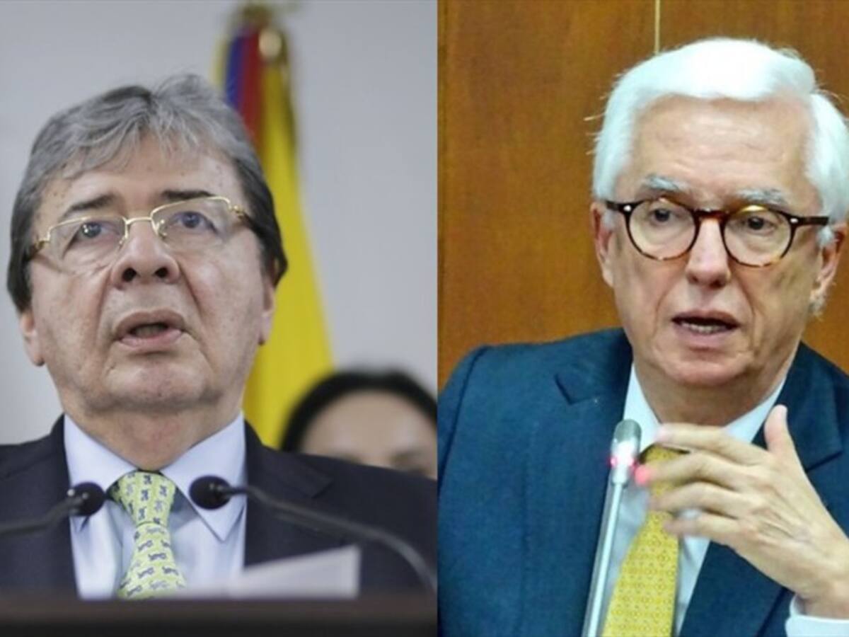 Anuncio de denuncia penal enfrenta a Robledo con Mindefensa