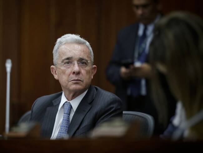 Uribe en medio de chuzadas ilegales de La Corte