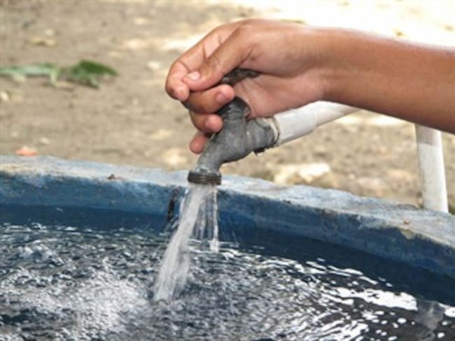 Minambiente pide uso racional del agua ante la sequía que azota al país