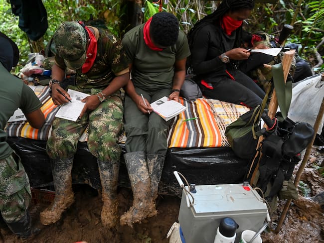 Miembros del frente Ernesto Che Guevara, perteneciente a la guerrilla del Ejército de Liberación Nacional (ELN), en el departamento del Chocó en Colombia.