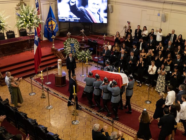 Funeral del expresidente chileno Sebastián Piñera en la antigua sede del Congreso. Foto: EFE/ Ailen Díaz