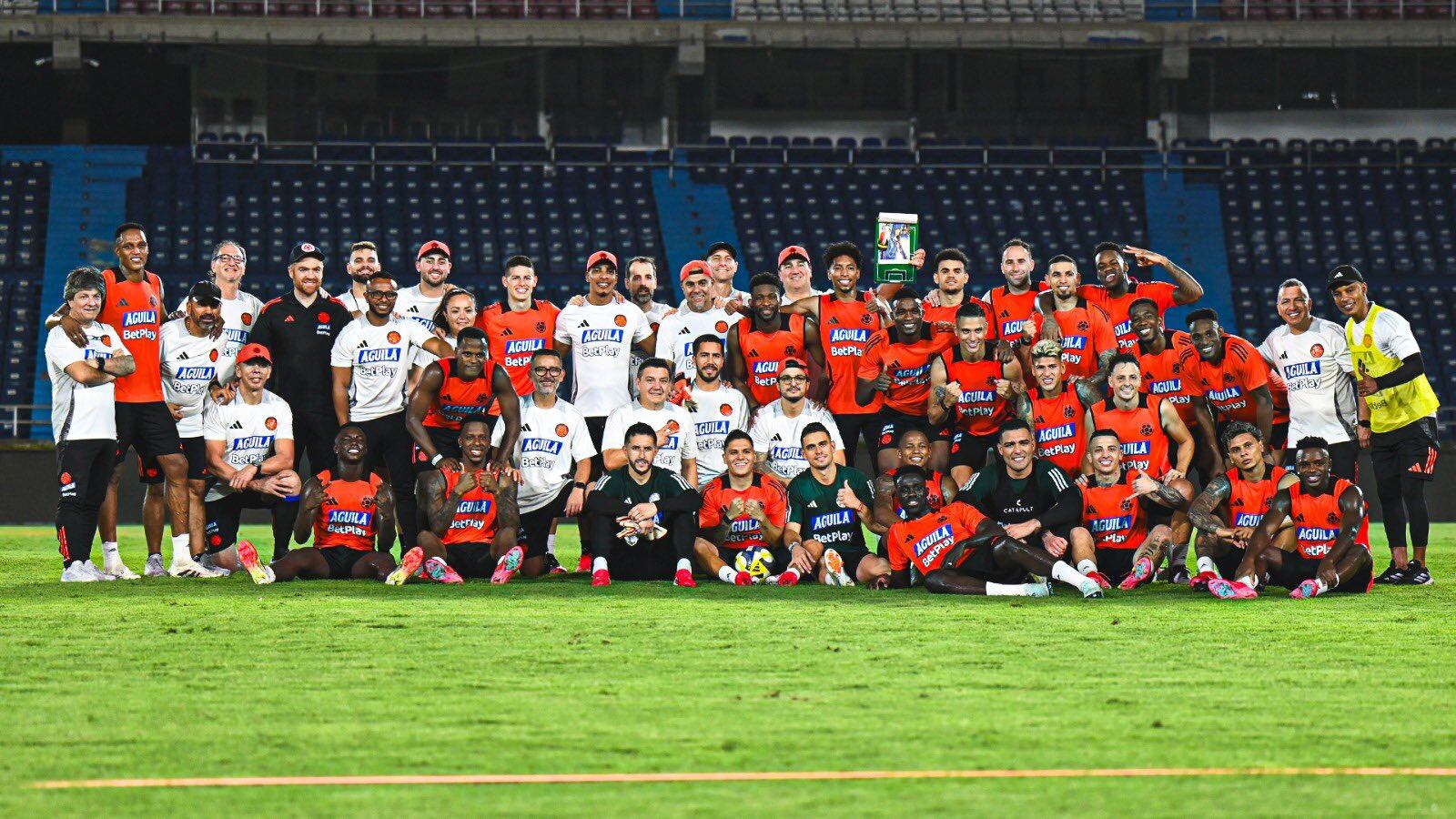 Selección Colombia en entrenamiento previo al partido contra Paraguay por Eliminatorias en Barranquilla. Foto: X Selección Colombia.