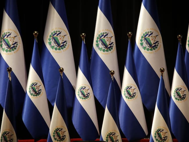 Banderas El Salvador. Foto: Getty Images.
