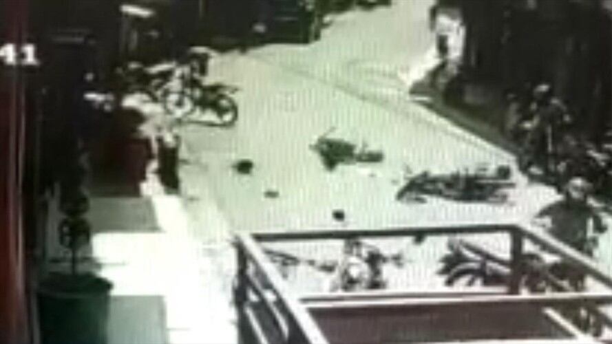 Peatón se salvó de morir tras ser arrollado por un motociclista en Caldas. Foto: Enviada desde Bomberos Marquetalia, Caldas.