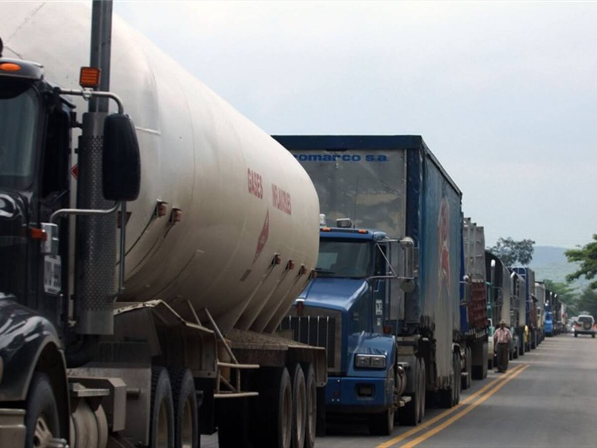 Mintransporte pide a camioneros desistir del llamado a paro
