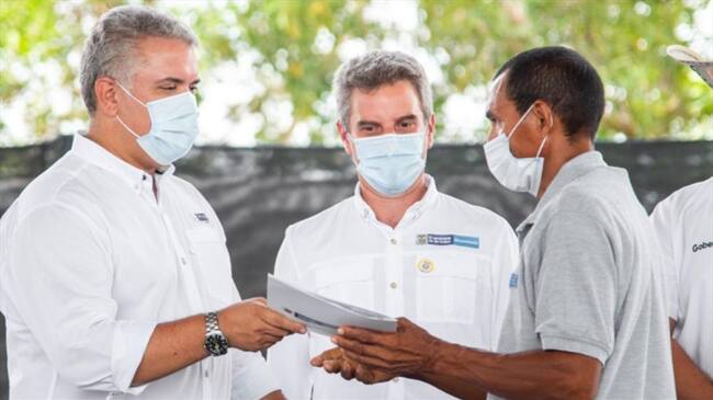 Entregan incentivo económico a más de 100 familias de Tierralta por conservar bosques.Foto:prensa Presidencia.