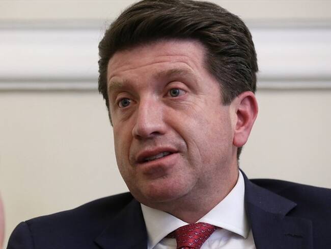 Sin cambio de discurso: nuevo mindefensa apuesta a fumigación y lucha contra narcotráfico