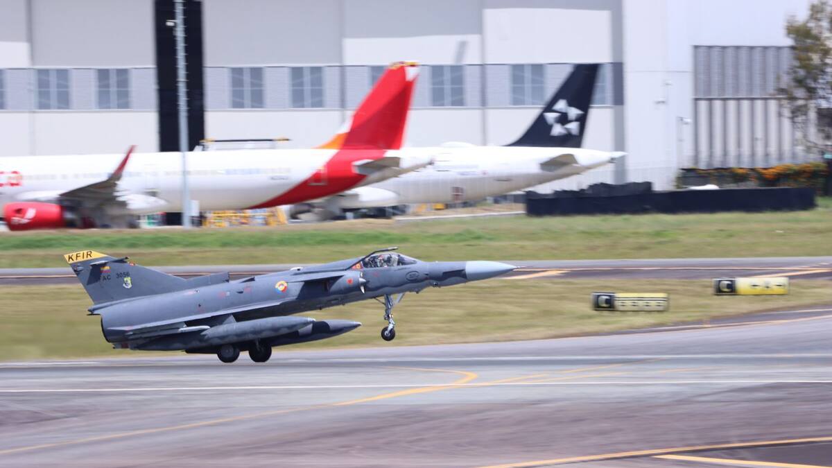 Petro confirmó que Colombia comprará una nueva flota de aviones para reemplazar los Kfir