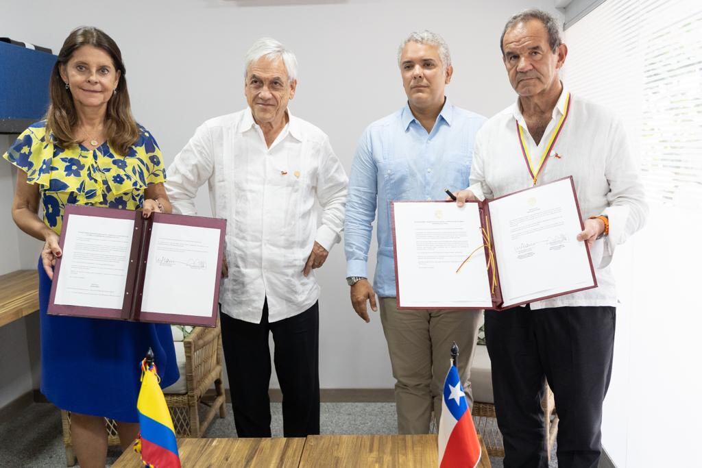 Colombia y Chile suscriben acuerdo para fortalecer el transporte aéreo entre ambos países. Foto: Cancillería colombiana