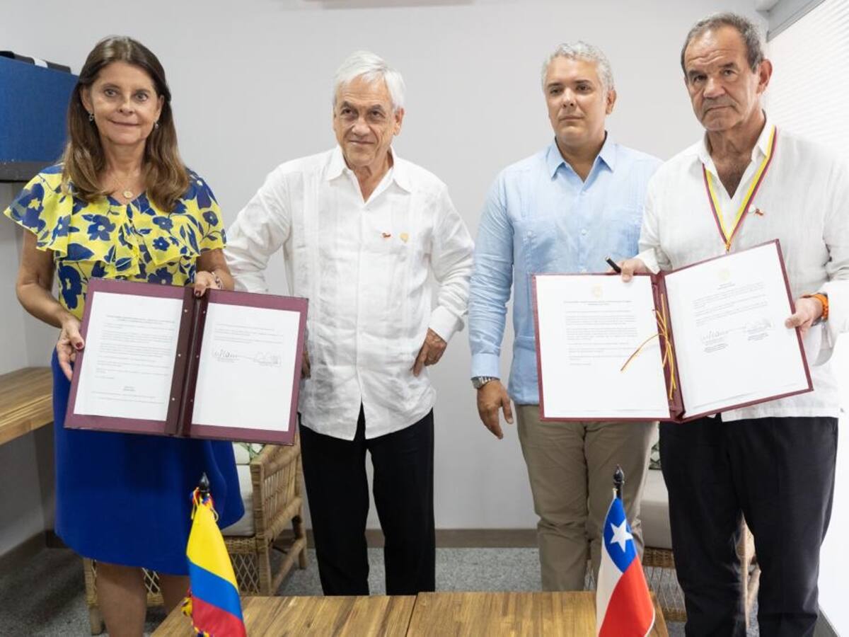 Colombia y Chile suscriben acuerdo para fortalecer el transporte aéreo entre ambos países