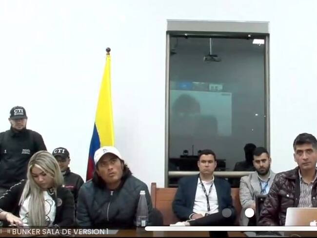 Nicolás Petro y Day Vásquez en previa al inicio de la audiencia de legalización de capturas, antes de que se frustrara 29 de julio 2023. Foto: captura de pantalla de la audiencia.