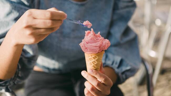 Con base en un método japonés, estudiantes de la Universidad Nacional de desarrollaron Glacial, un tipo de helado que no se derrite por lo menos durante cuatro horas.. Foto: Getty Images