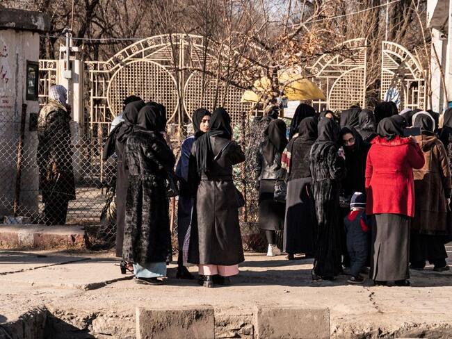 Mujeres afganas no podrán seguirse educando en universidades: ¿qué responden ellas?