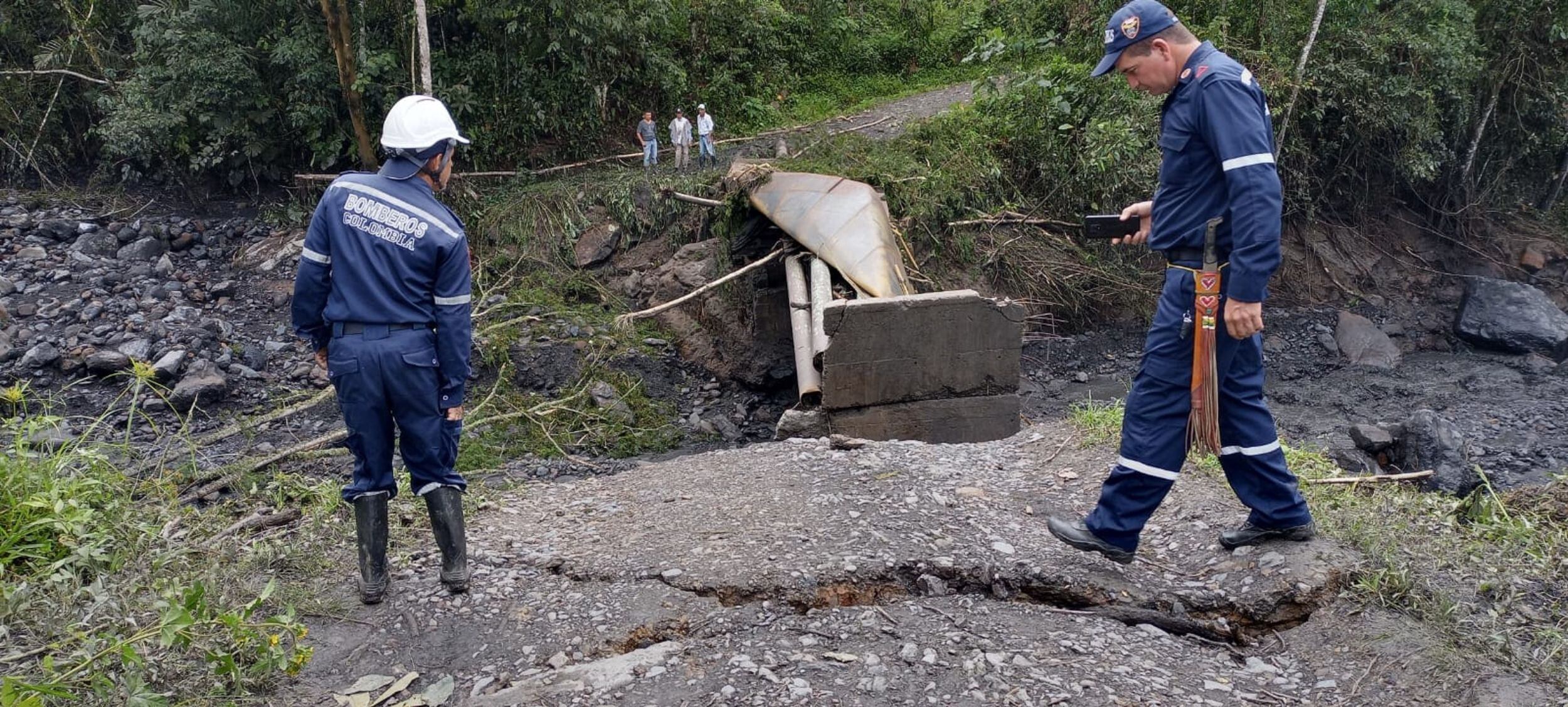 Tres puentes colapsaron y dos más tienen graves afectaciones. Foto: Alcaldía de Briceño. 