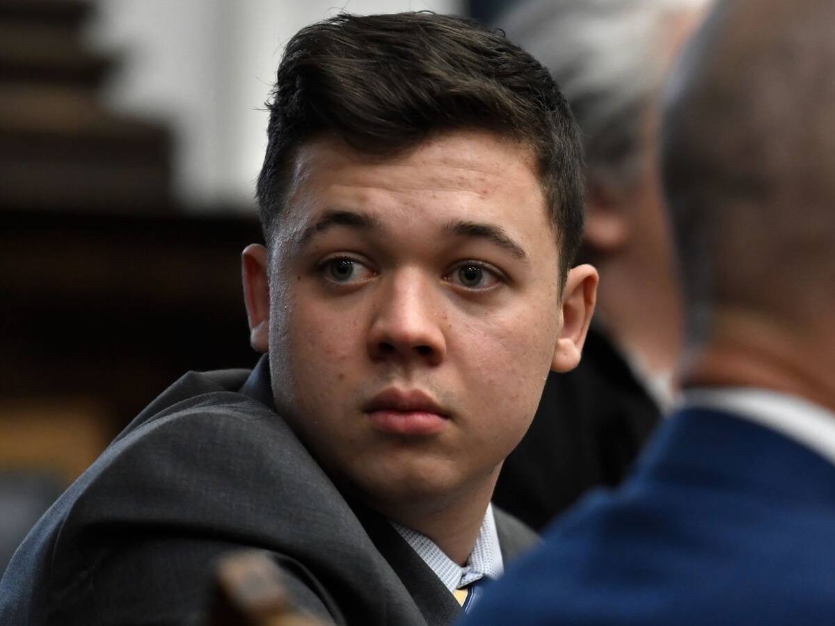 Absuelven a Kyle Rittenhouse, acusado de dos muertes durante una protesta racial