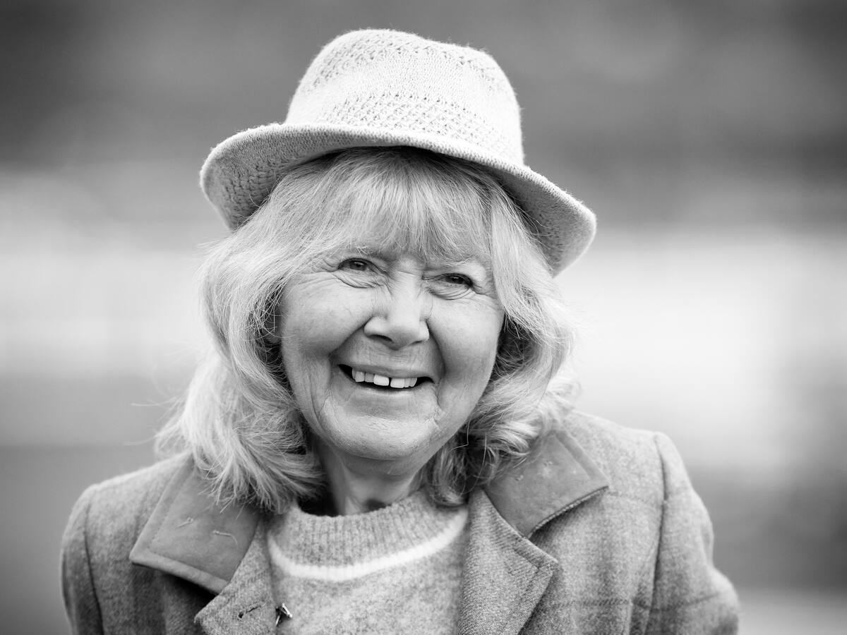 Murió la autora británica Jilly Cooper, ‘reina’ de los romances de clase alta