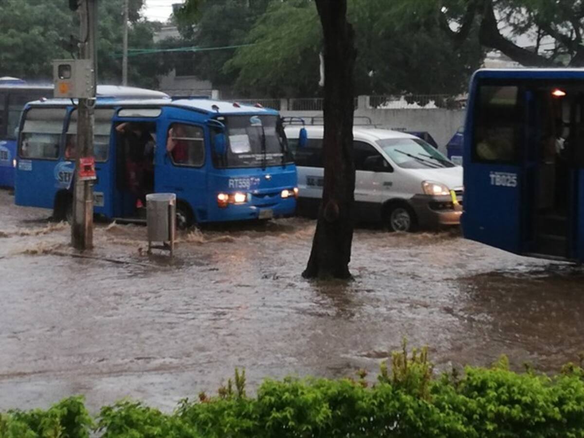 Caos en Santa Marta por lluvia