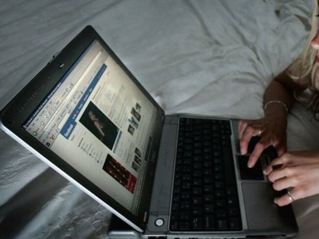 Las nuevas medidas de Facebook para combatir su "crisis de noticias falsas" se apoyan en las denuncias de los usuarios. Foto: CHRIS JACKSON/GETTY, tomada de BBC Mundo.