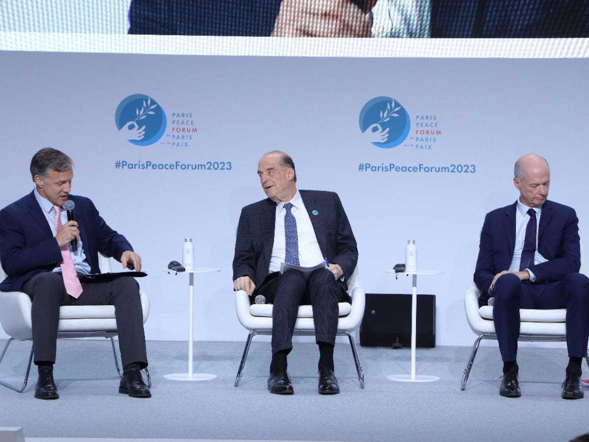 Parar guerras y defender el medio ambiente: el llamado de Álvaro Leyva desde París