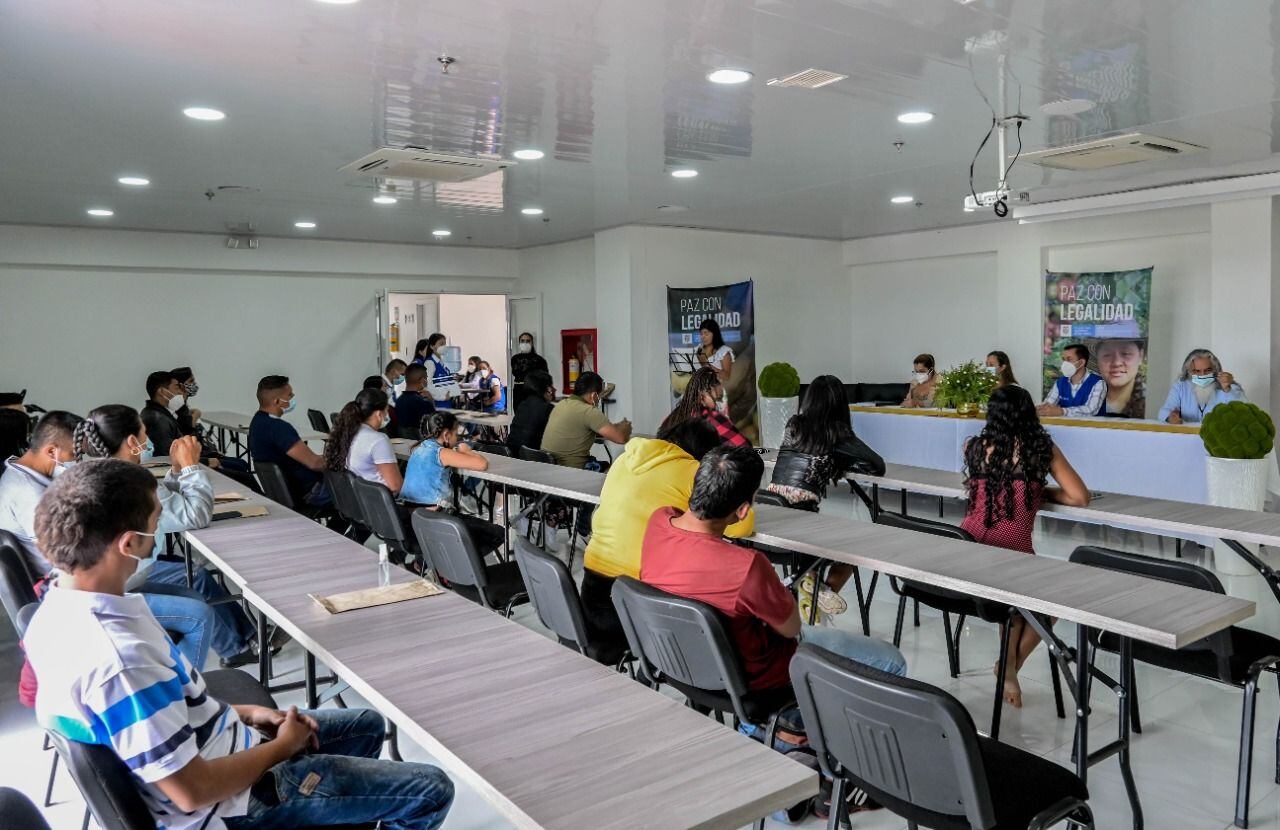 Los reintegrados recibieron certificación por el desarrollo de 80 horas de servicio social. Crédito: ARN.