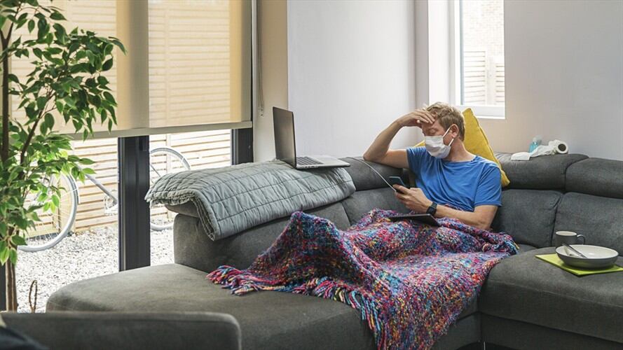 ¿Una persona vacunada que se contagia de COVID-19 puede transmitir el virus?. Foto: Getty Images