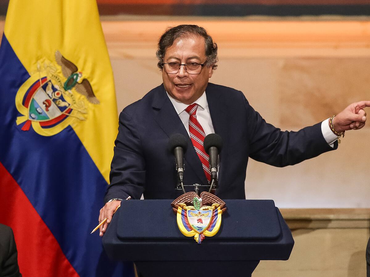 “Si Fedecafé no se reestructura, se acaba contrato del Fondo Nacional del Café”: Petro