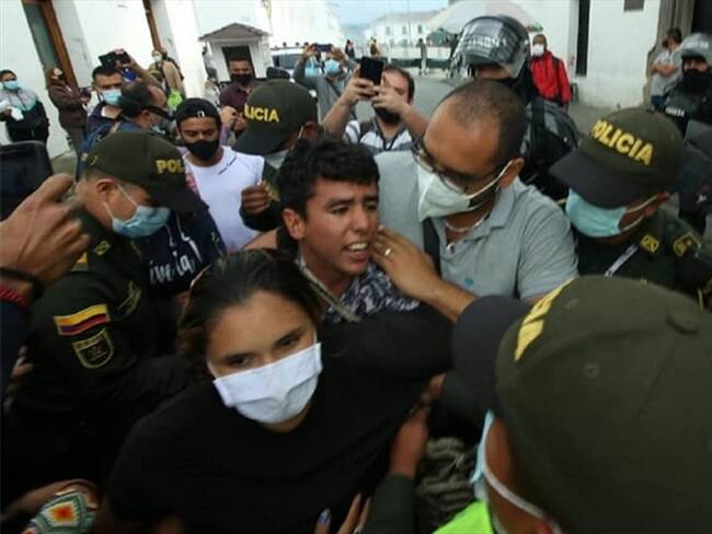 David Alejandro Bolaños resultó herido en medio de un plantón para exigir matrícula cero a la comunidad universitaria por la crisis económica durante la pandemia.. Foto: Pantallazo video