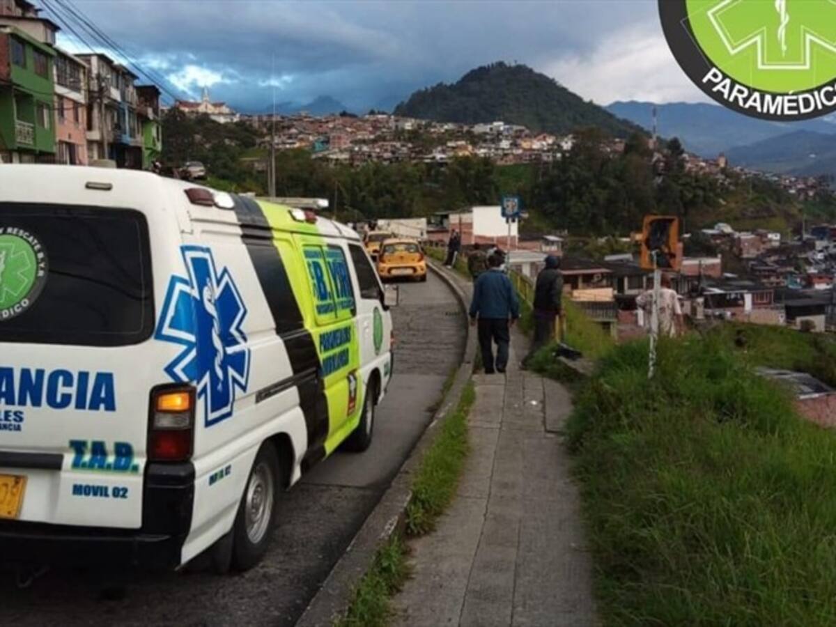 Mujer habría sido abusada sexualmente mientras iba con su hijo por una carretera