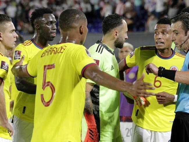 Tarjeta roja a Wilmar Barrios en el partido ante Paraguay. Foto: Christian Alvarenga/Getty Images