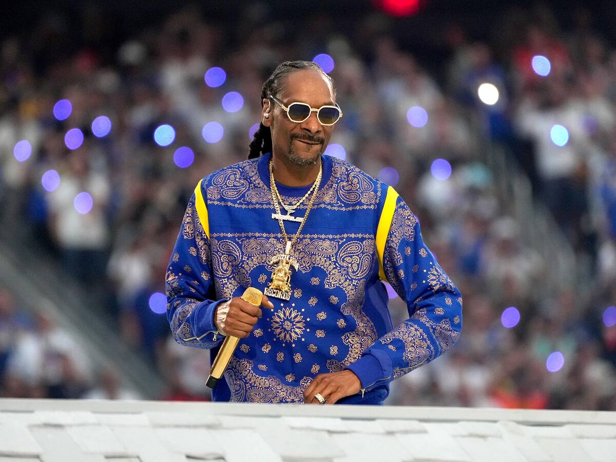 ¿Qué estaba fumando? El video viral de Snoop Dogg en pleno show del Super Bowl